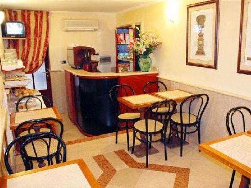Hotel San Silvestro Roma Esterno foto